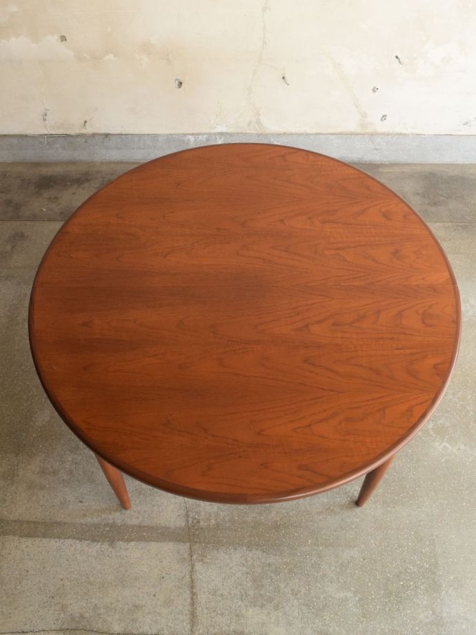 G-PLANのダイニングテーブルの天板