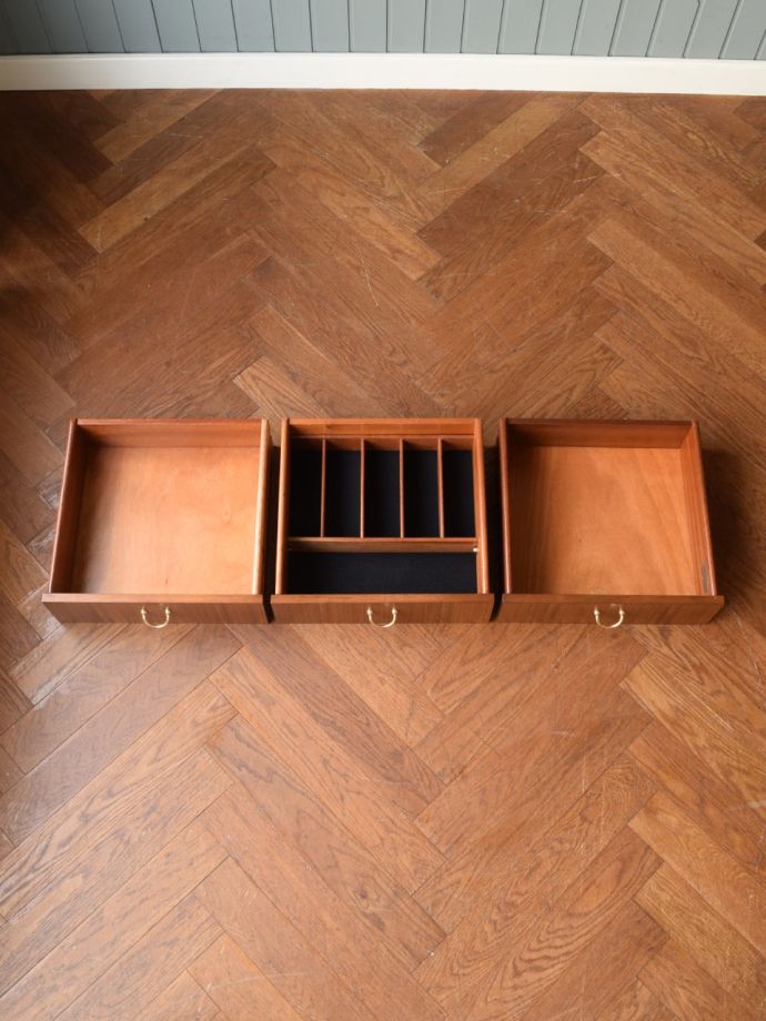 サイドボードの引き出し