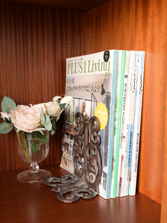 サイドボードの扉を開けると