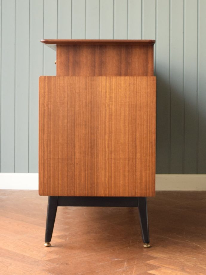 G-planのサイドボードの側面