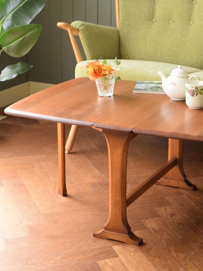 アーコール社のエクステンションテーブル