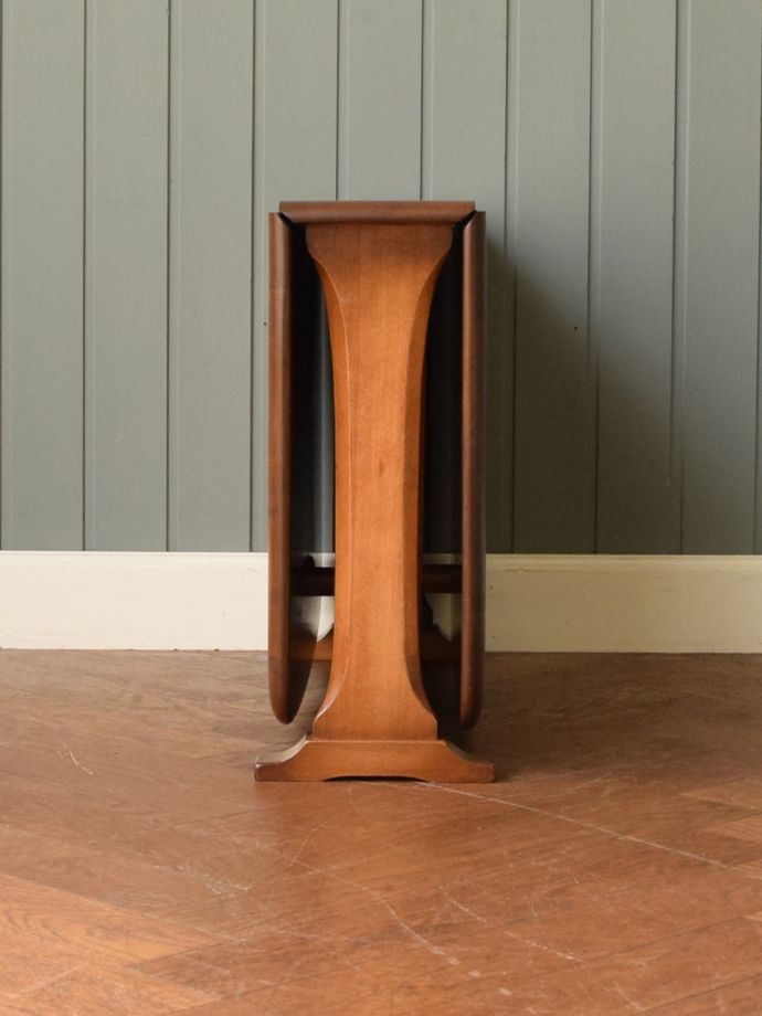 伸長式テーブルの側面