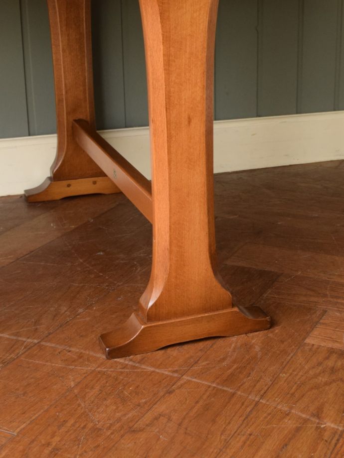 ビンテージテーブルの脚