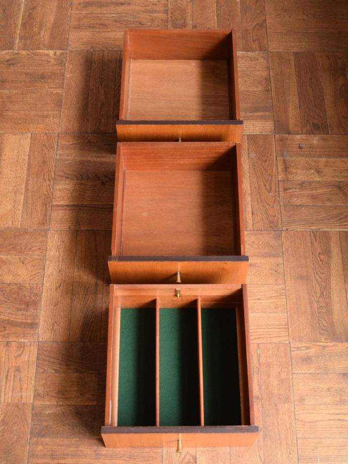 ビンテージサイドボードの引き出し