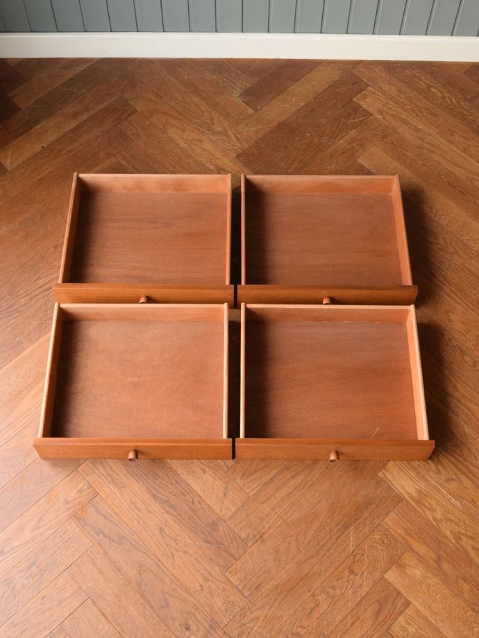 ビンテージサイドボードの引き出し