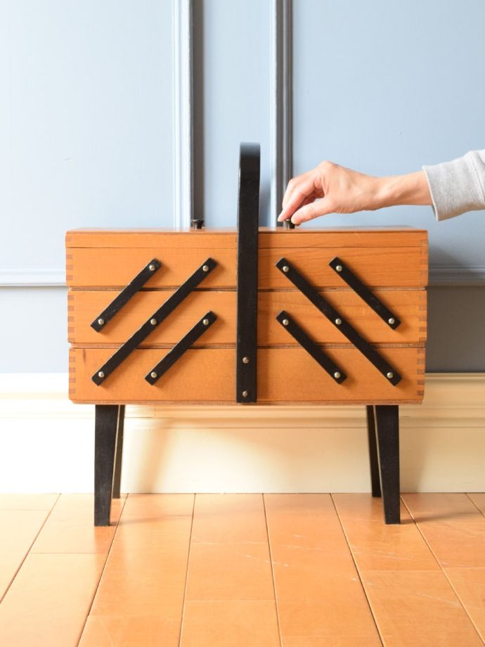 アンティークのソーイングボックス