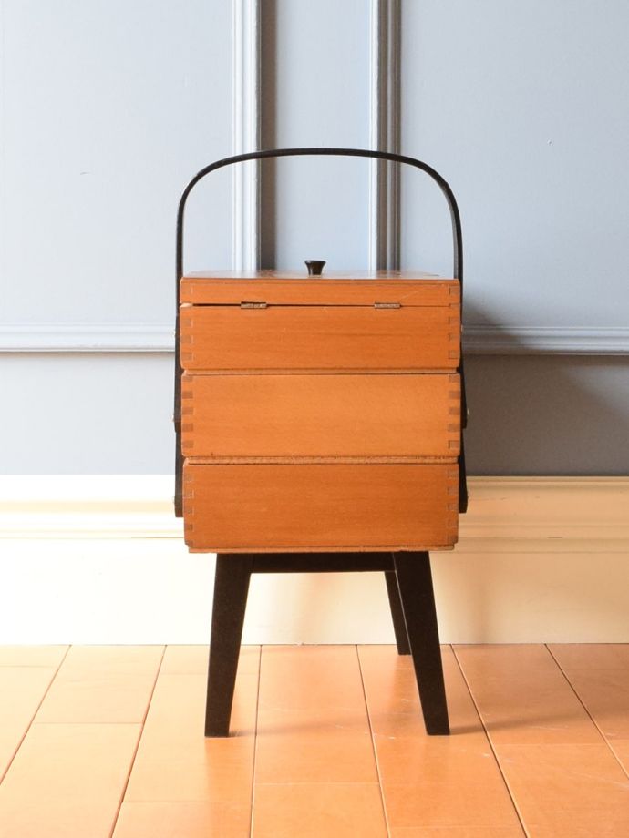 アンティーク家具の側面