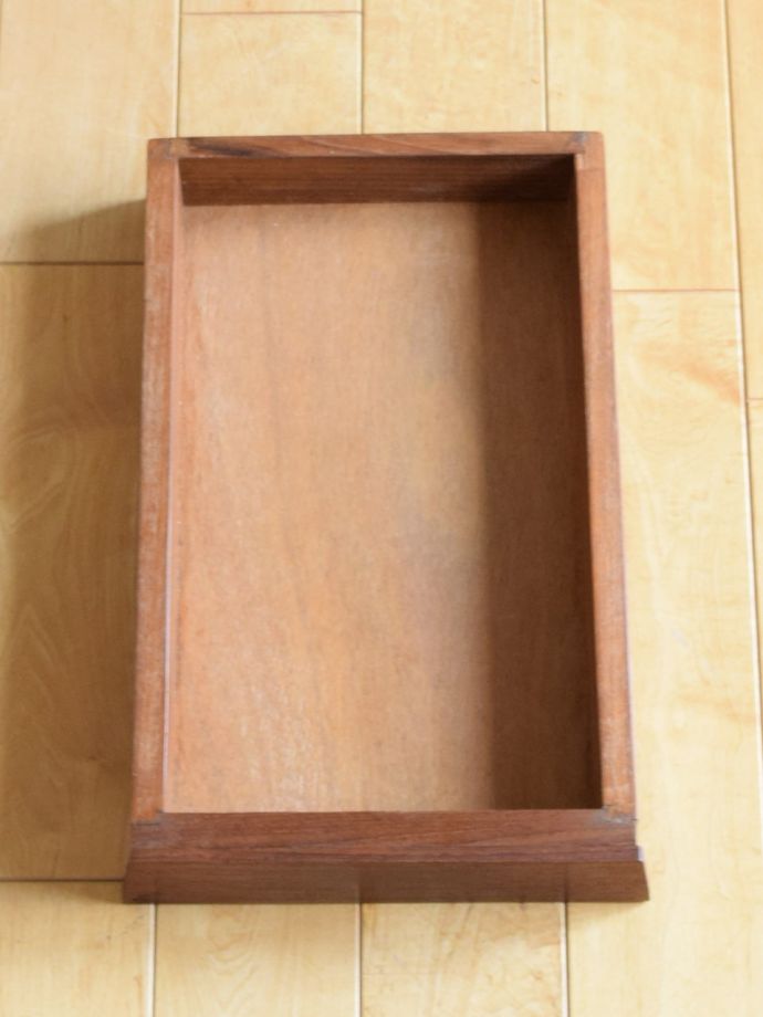 アンティーク家具の引き出し