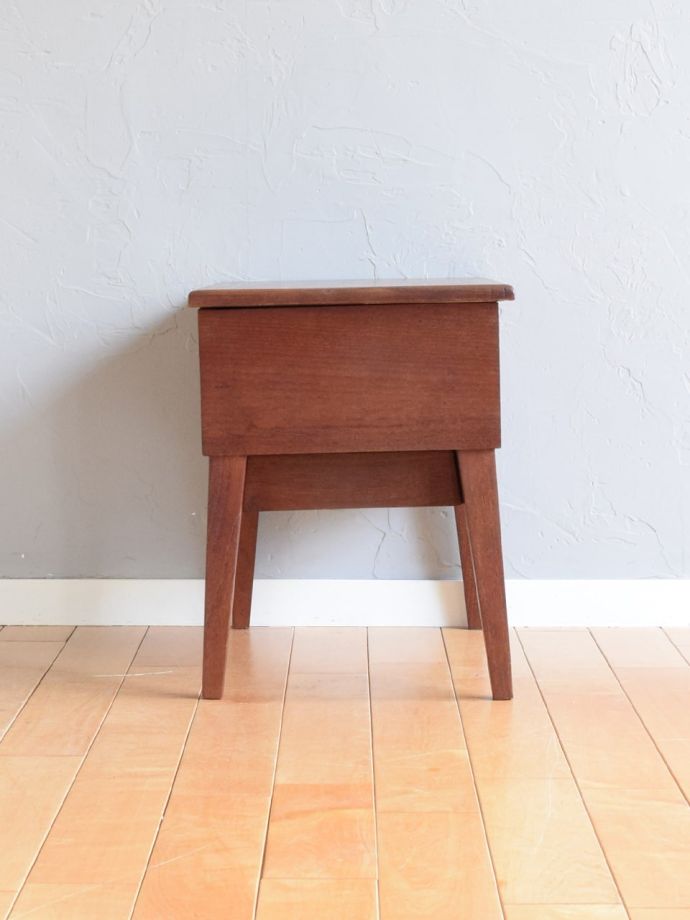 アンティーク家具の側面