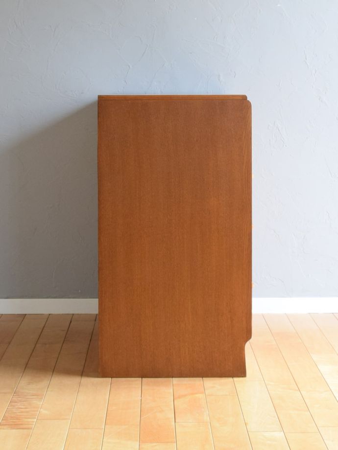 G-planのチェストの側面