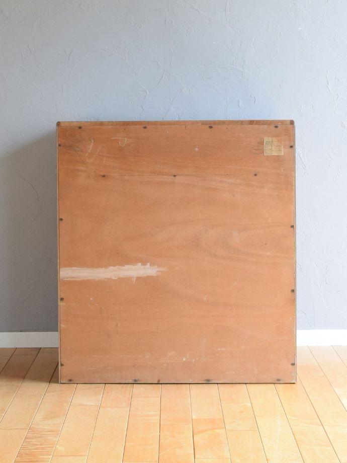 G-PLANのチェストの後ろ姿