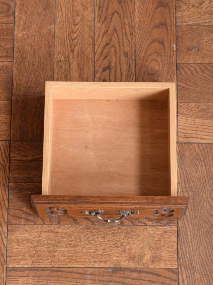 サイドキャビネットの引き出し