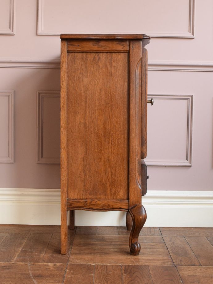 サイドキャビネットの側面