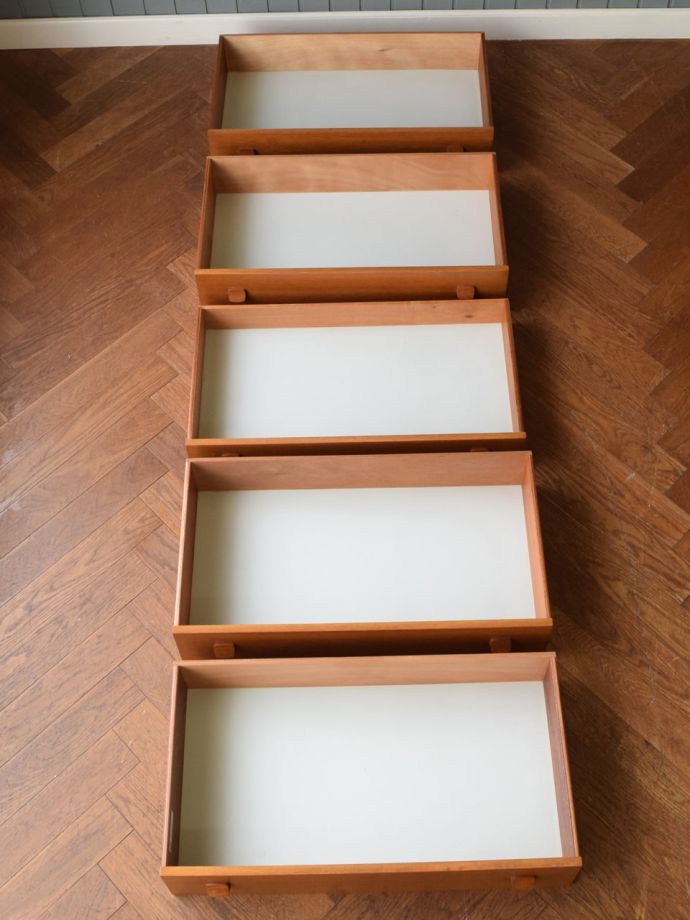 チェストの引き出し