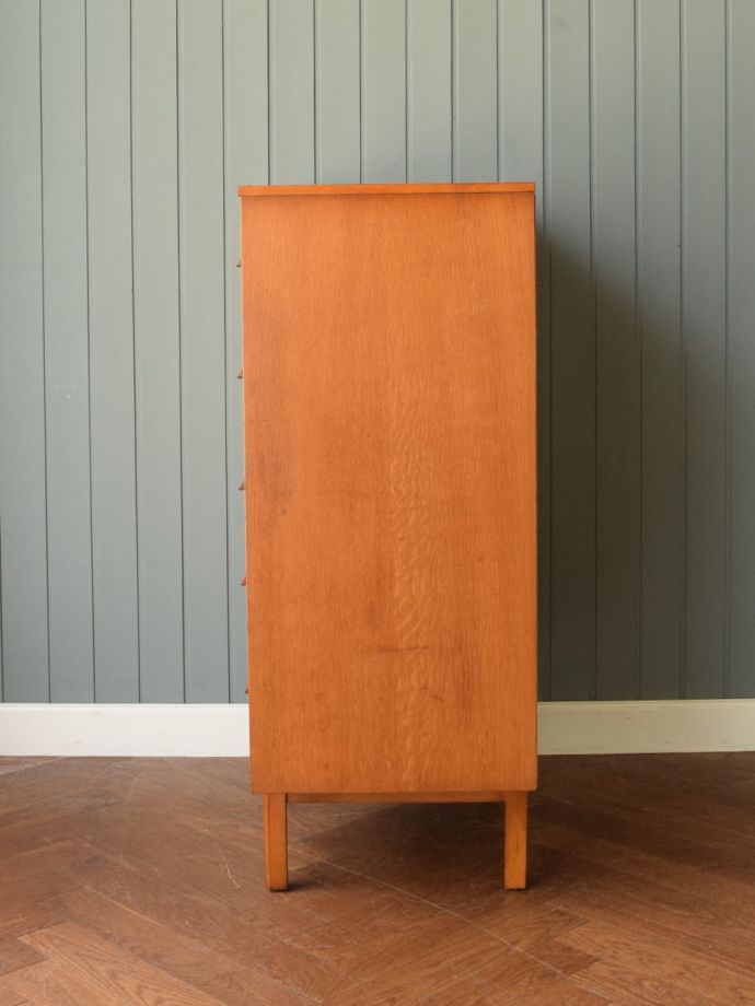 チェストの側面