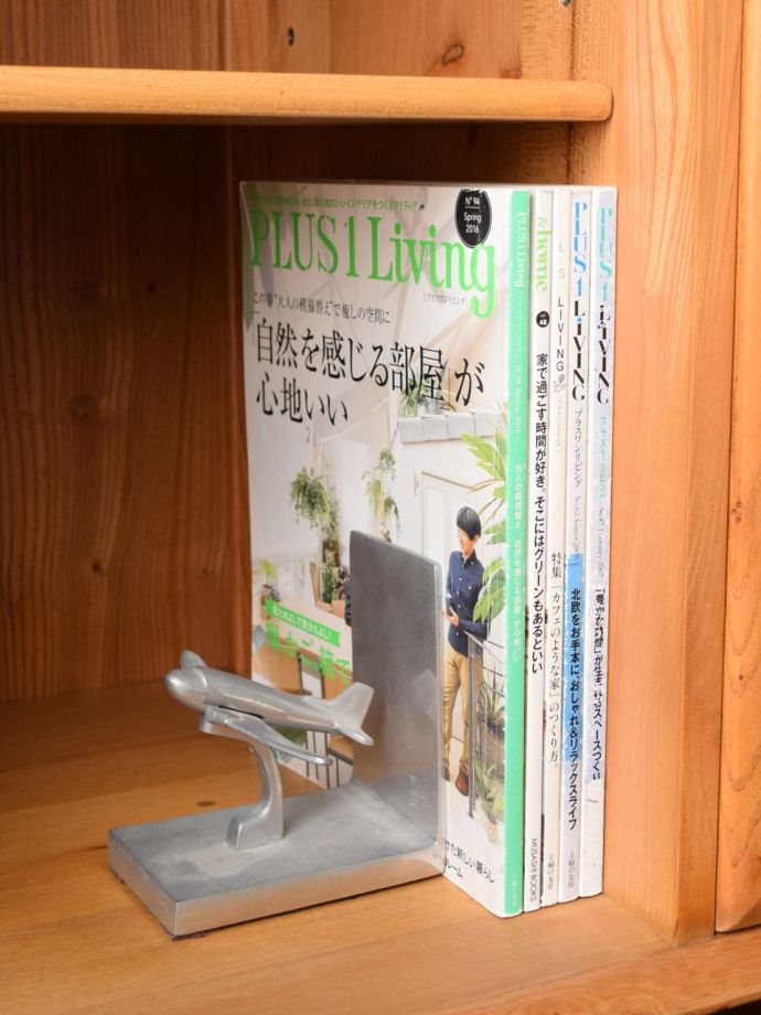 サイドボードの扉を開けると