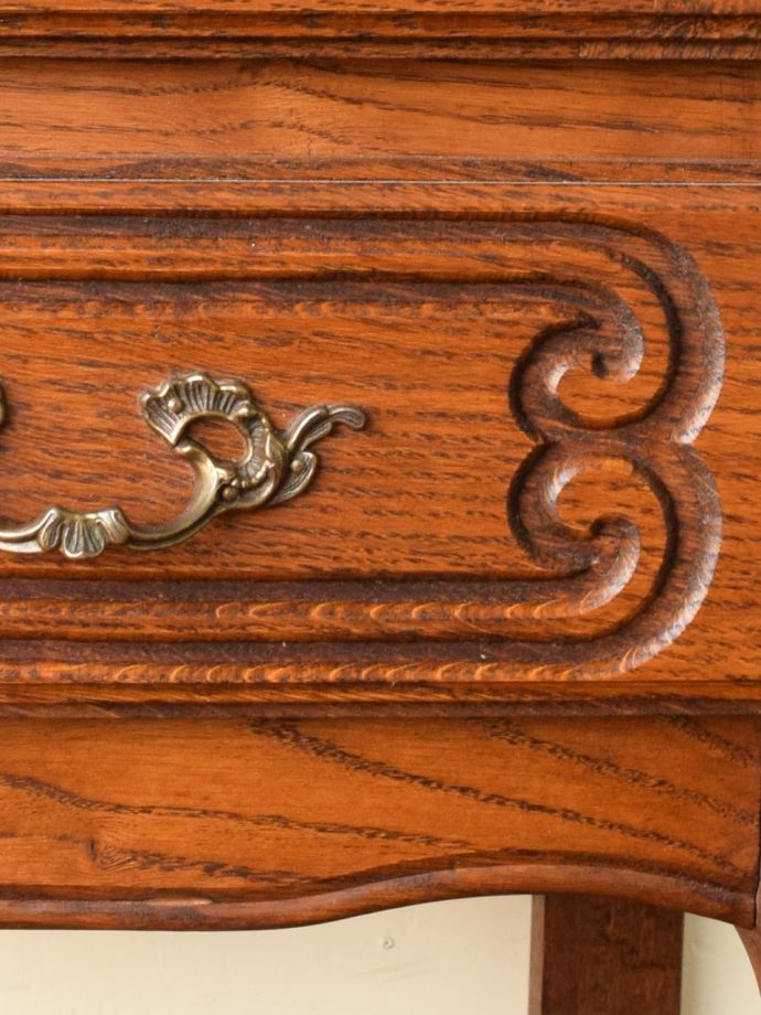 アンティーク家具の装飾