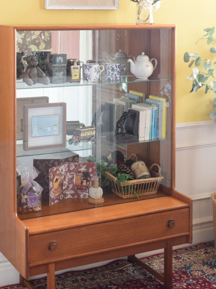 北欧スタイルのビンテージキャビネット