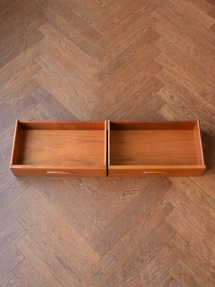 ヴィンテージキャビネットの引き出し