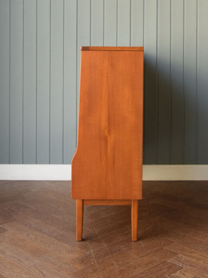 ビンテージキャビネットの側面