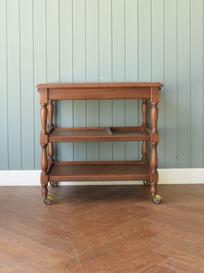 アンティークワゴンの側面