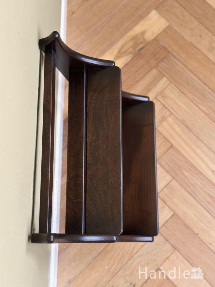 ビンテージのウォールシェルフの天板