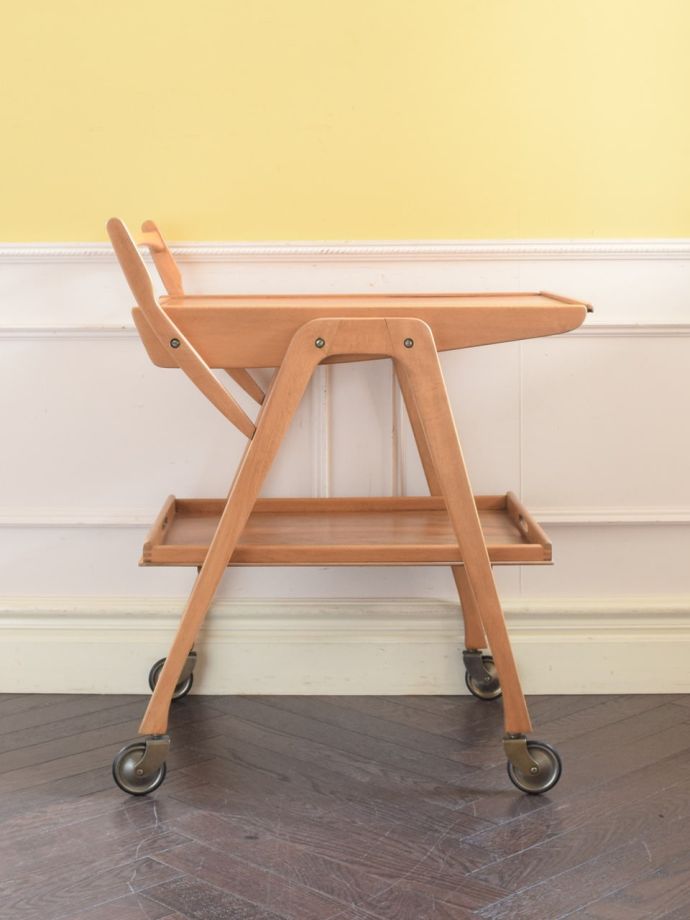 ビンテージワゴンの側面