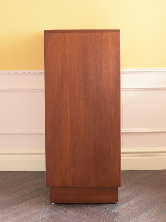 G-PLANのチェストの側面