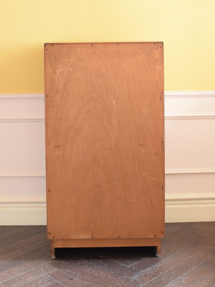 g-planのチェストの後ろ姿