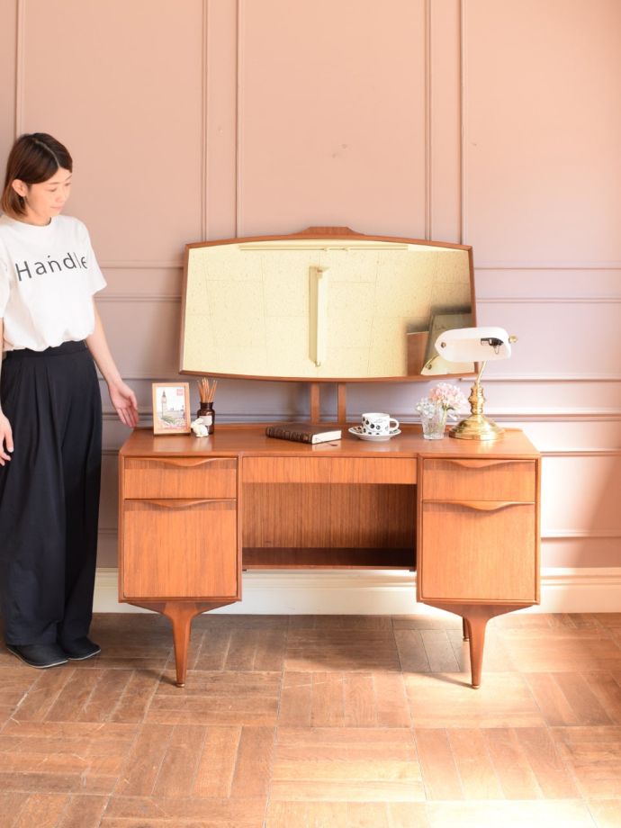 北欧スタイルのおしゃれなドレッサー
