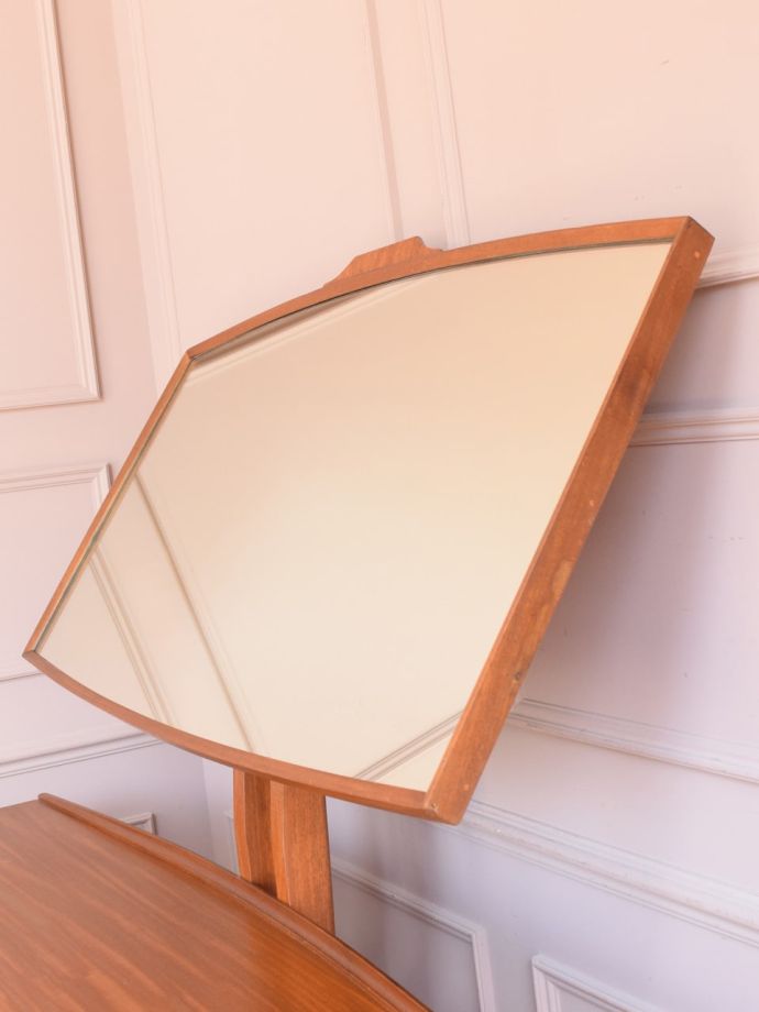 ヴィンテージドレッサーのミラー