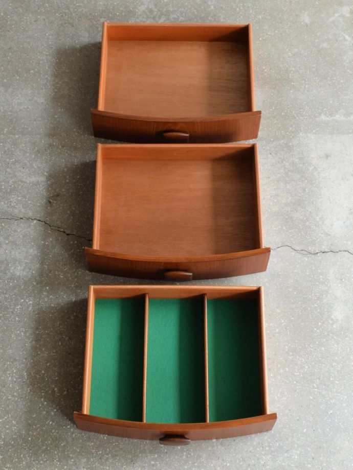 ビンテージサイドボードの引き出し