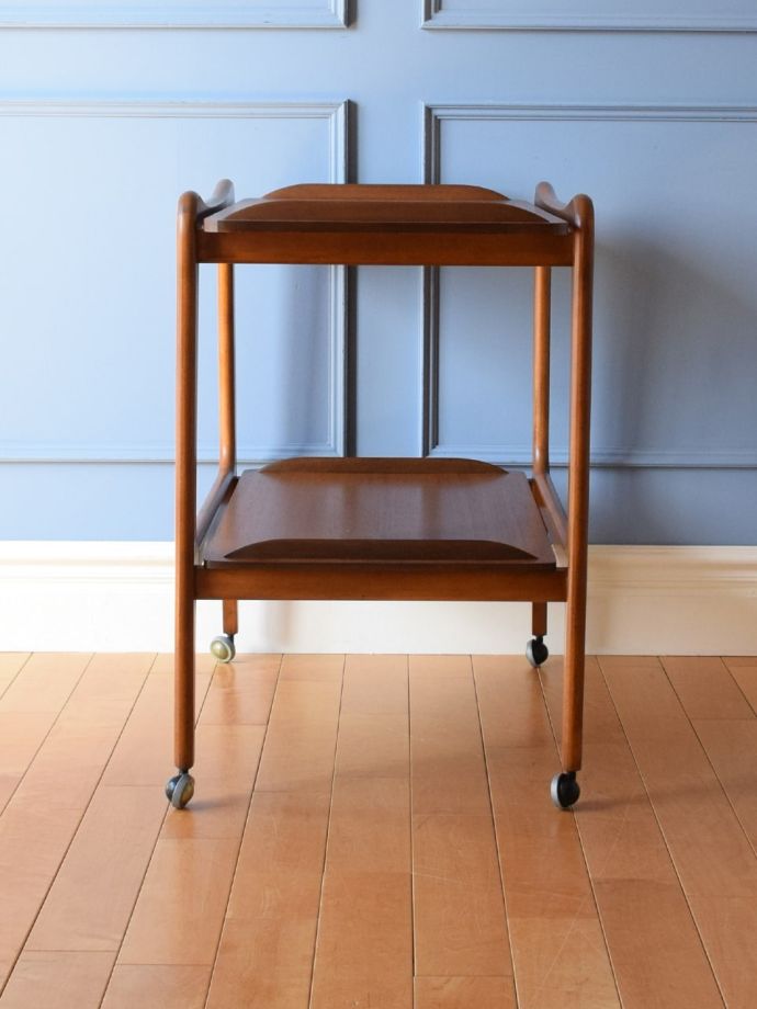 ビンテージワゴンの側面