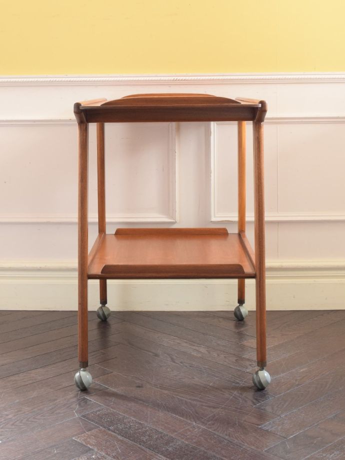 ビンテージワゴンの側面