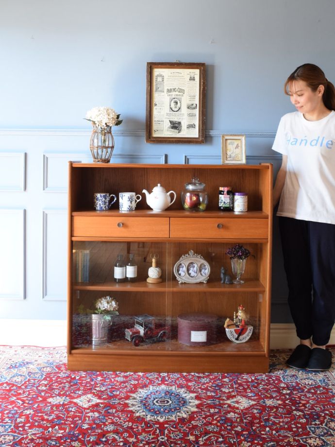 北欧スタイルのビンテージキャビネット
