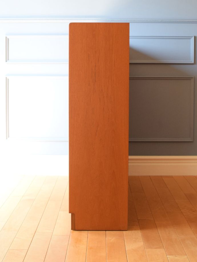 ビンテージキャビネットの側面