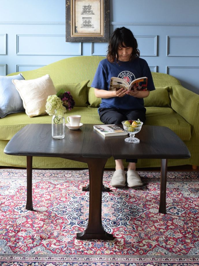 アーコールの伸長式コーヒーテーブル