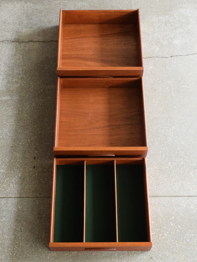 サイドボードの引き出し