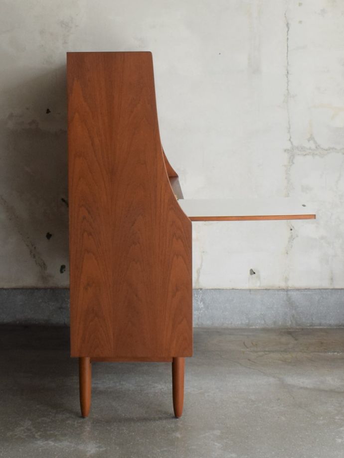 ビンテージ家具の側面