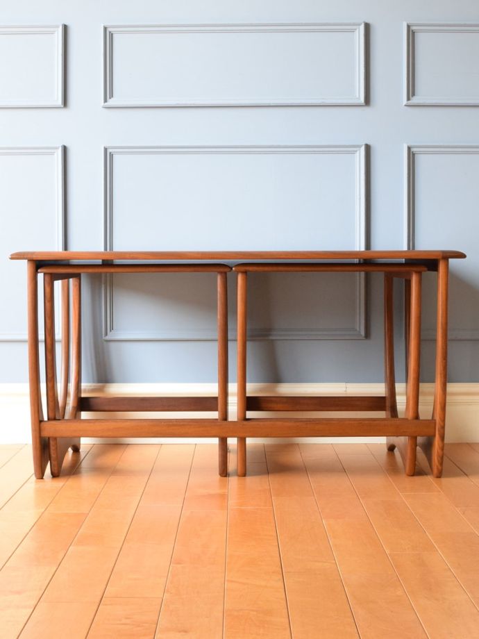 コーヒーテーブルの側面