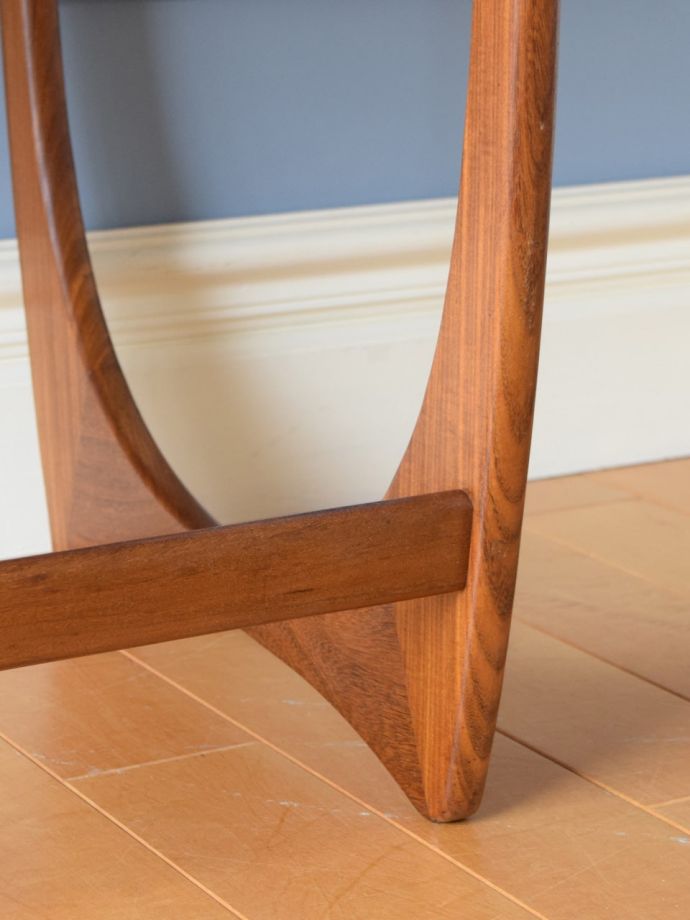 G-PLANのテーブルの足先