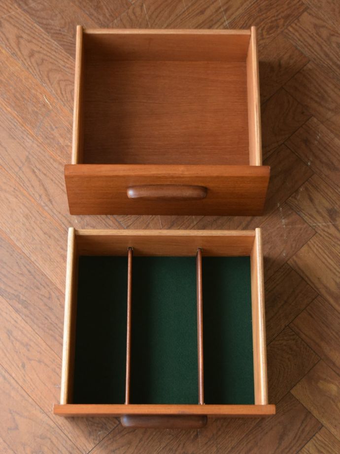 ビンテージサイドボードの引き出し