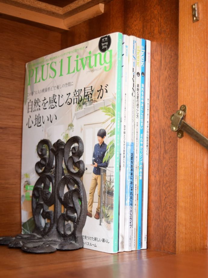 サイドボードの扉を開けると