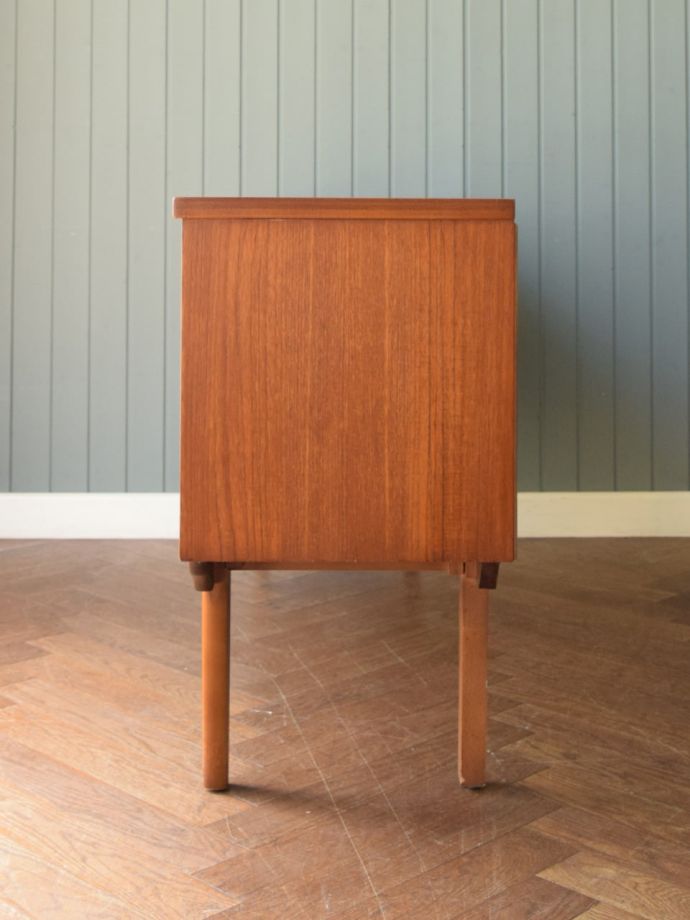 ビンテージ家具の側面