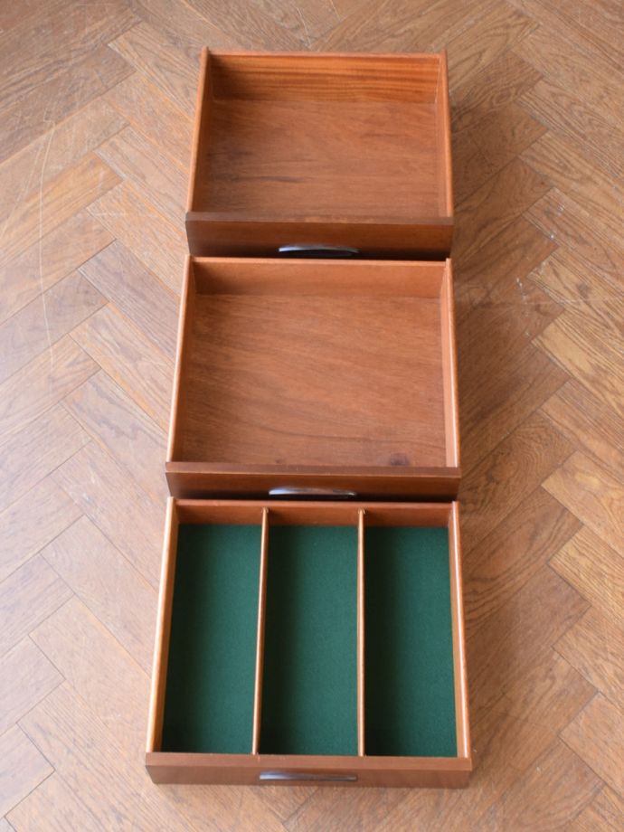 ヴィンテージキャビネットの引き出し