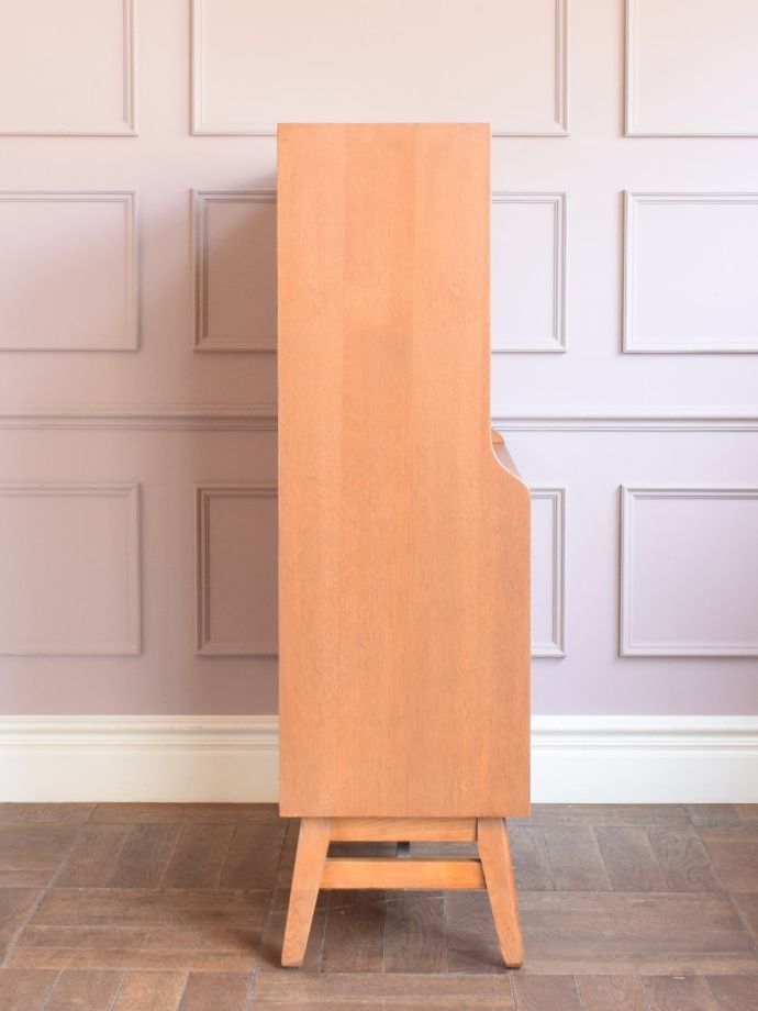 ビンテージキャビネットの側面