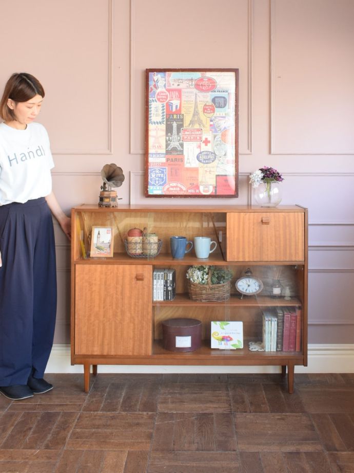 北欧スタイルのビンテージキャビネット