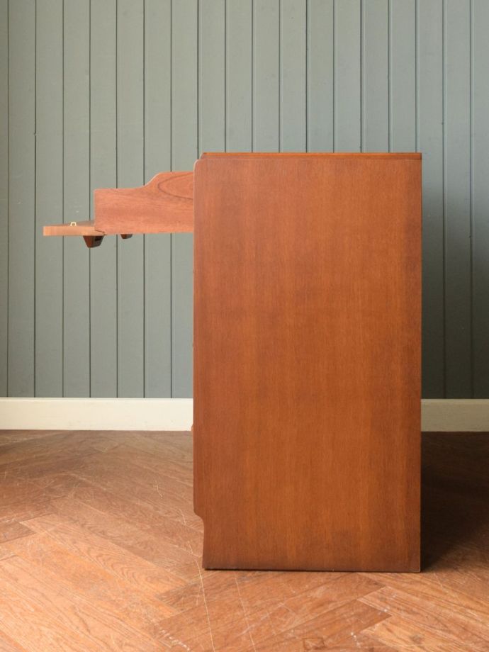 G-planのチェストの側面