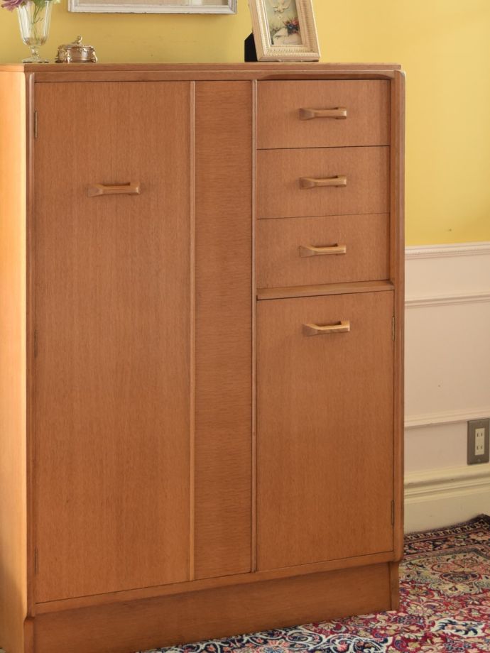 アンティークらしい木目が魅力