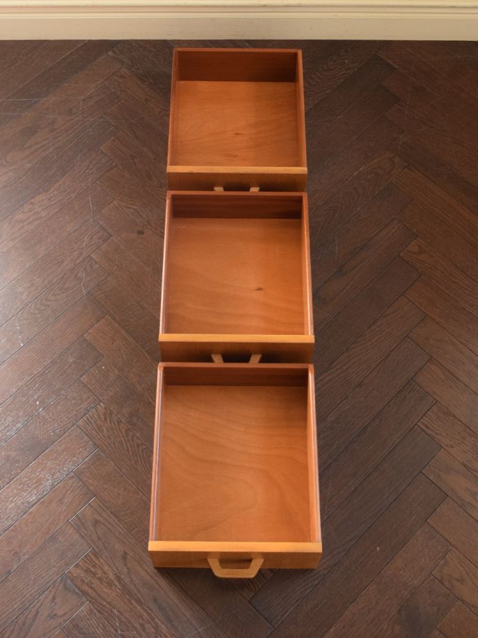 ワードローブの引き出し